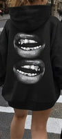 Kadın Oversize Sweatshirt Hoodie Grillz Lips Baskılı Siyah – Kapüşonlu, Kanguru Cepli, 3 İplik Polar