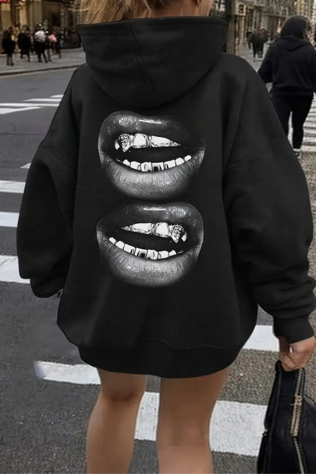 Kadın Oversize Sweatshirt Hoodie Grillz Lips Baskılı Siyah – Kapüşonlu, Kanguru Cepli, 3 İplik Polar