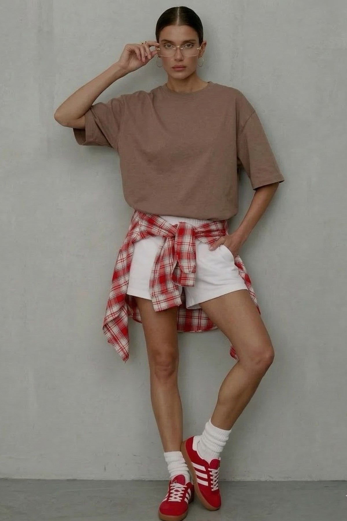 Kadın Oversize Basic Tişört Kahverengi – Bisiklet Yaka, Rahat Kalıp, Yazılık, %100 Pamuk