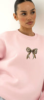 Kadın Oversize Sweatshirt Leo Kurdele Baskılı Pembe – Bisiklet Yaka, 3 İplik Şardonlu Polar