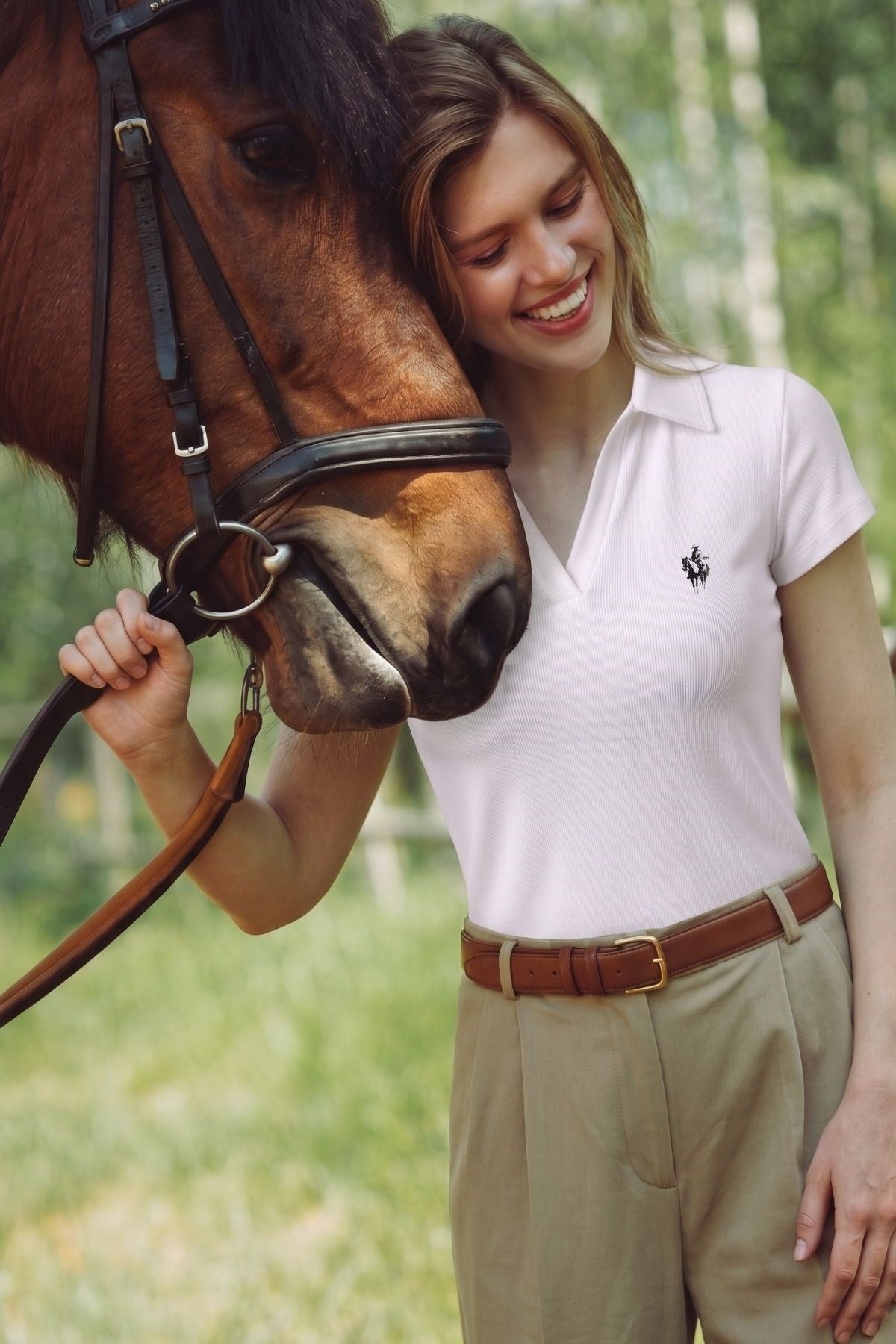 Kadın Polo Yaka Rider Baskılı Tişört Beyaz – %100 Pamuk, Likralı Rahat Kalıp Şık Bluz
