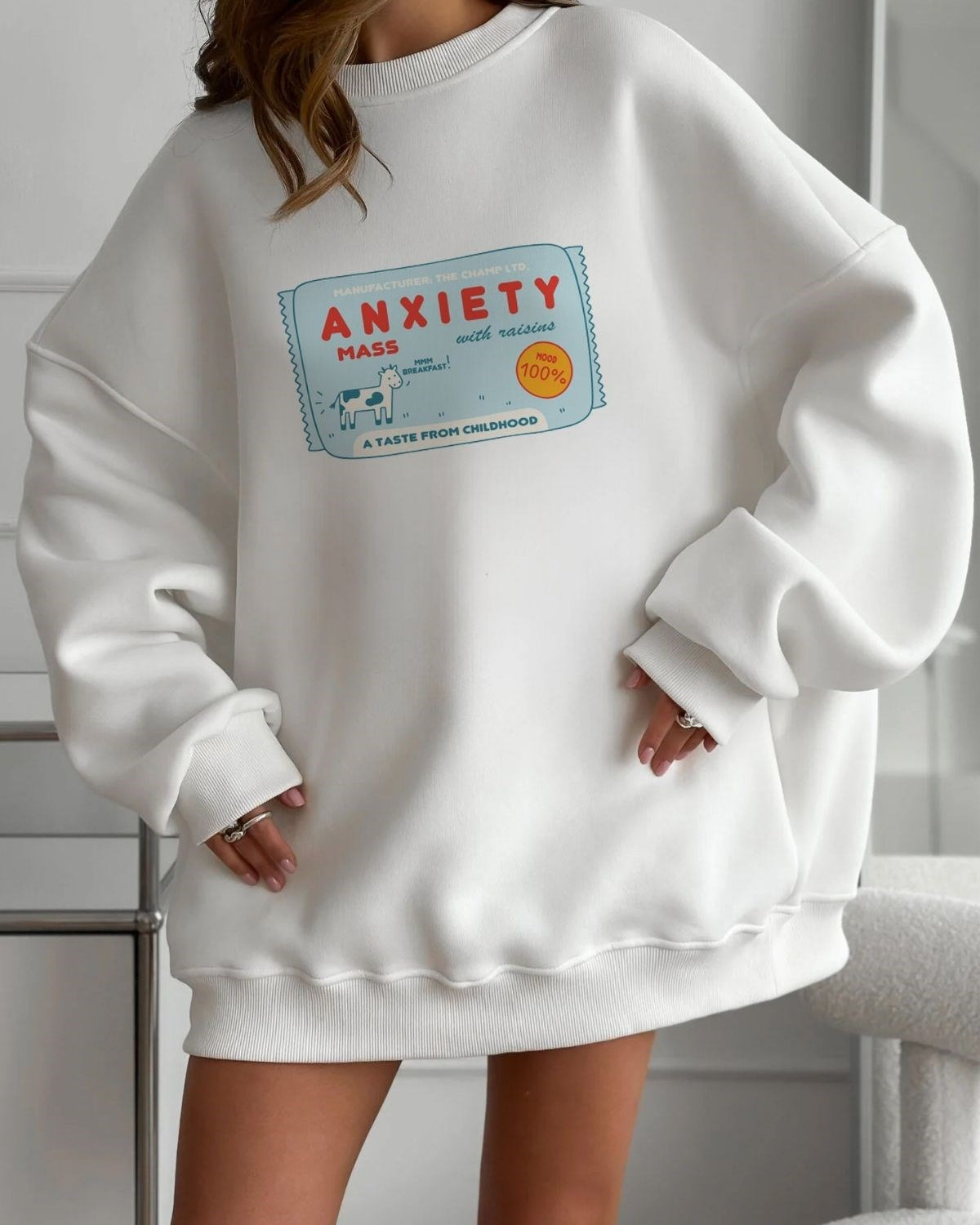 Kadın Oversize Sweatshirt Elbise Anxiety Bar Baskılı Beyaz – Bisiklet Yaka, 3 İplik Şardonlu Polar