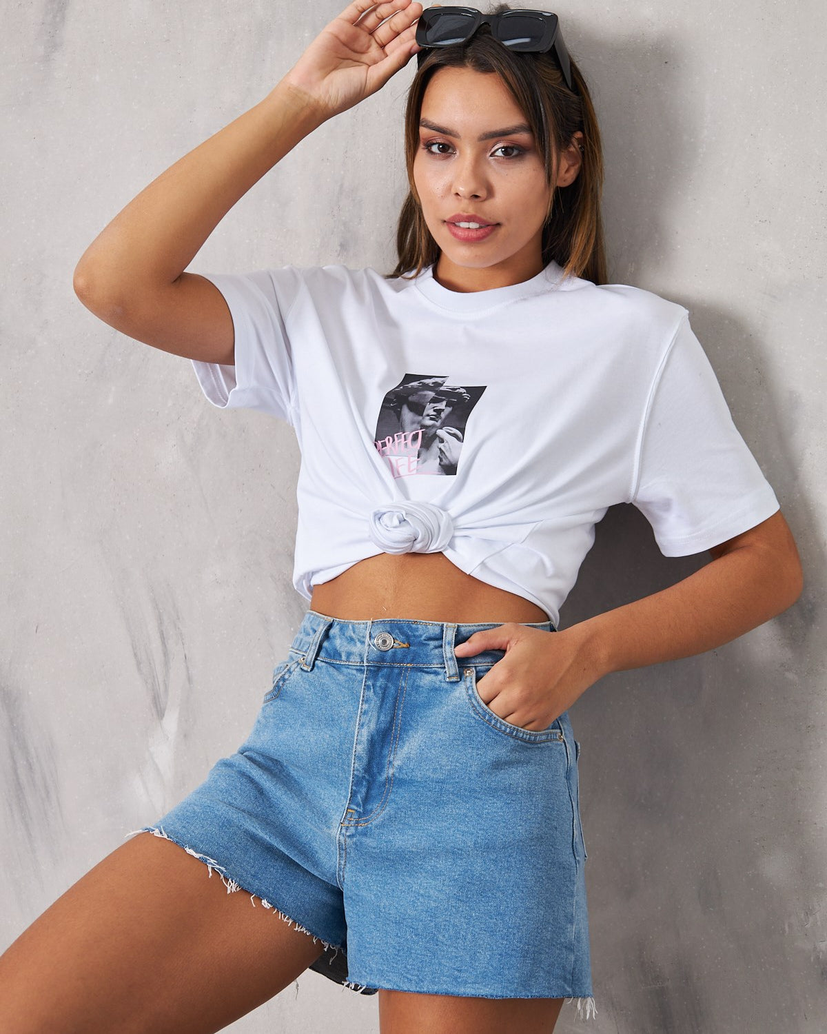 Perfect Life Yazılı Heykel Tasarım Baskılı Beyaz Kadın T-Shirt 