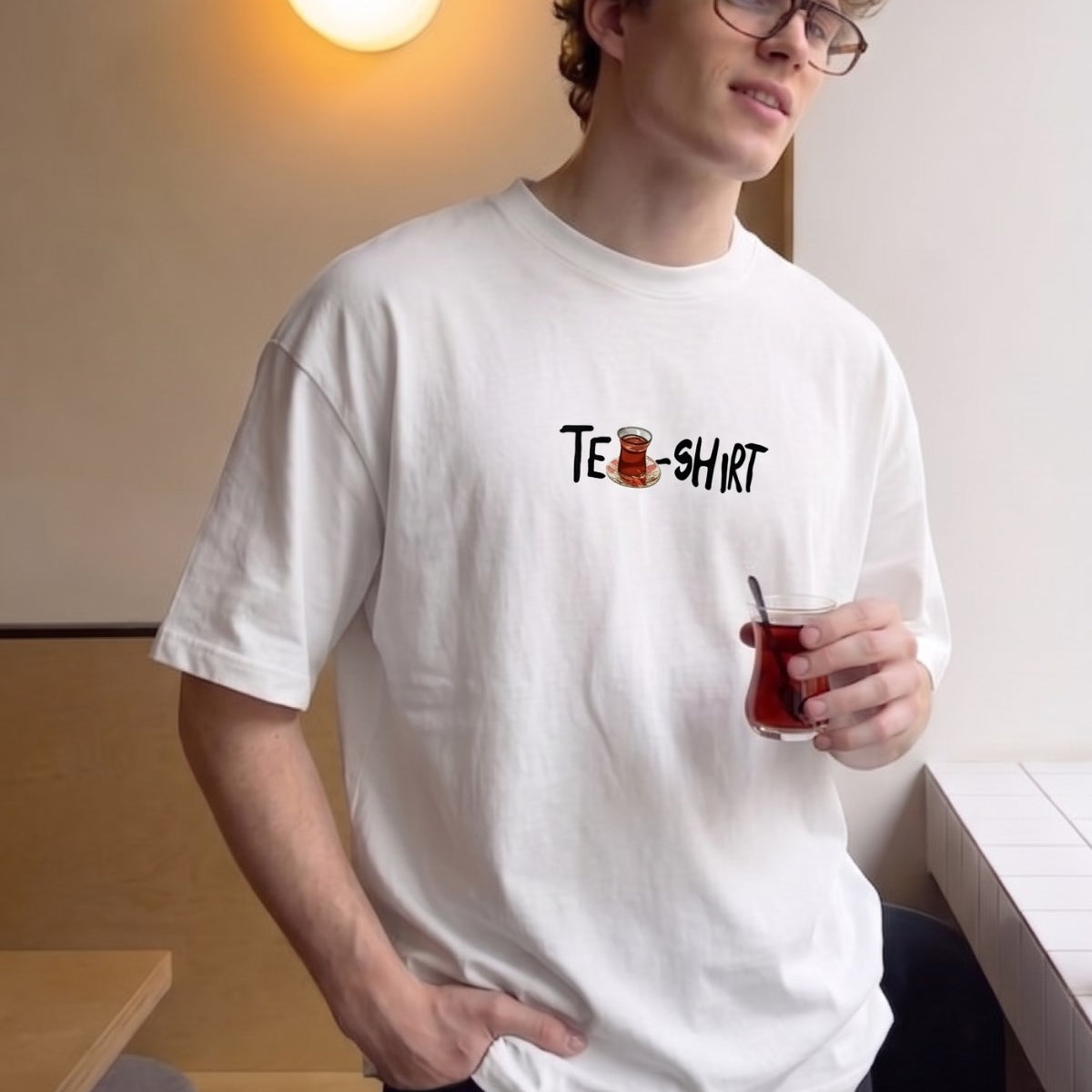 Erkek Oversize Tişört Tea-Shirt Baskılı Beyaz – Bisiklet Yaka, Rahat Kalıp, %100 Pamuk