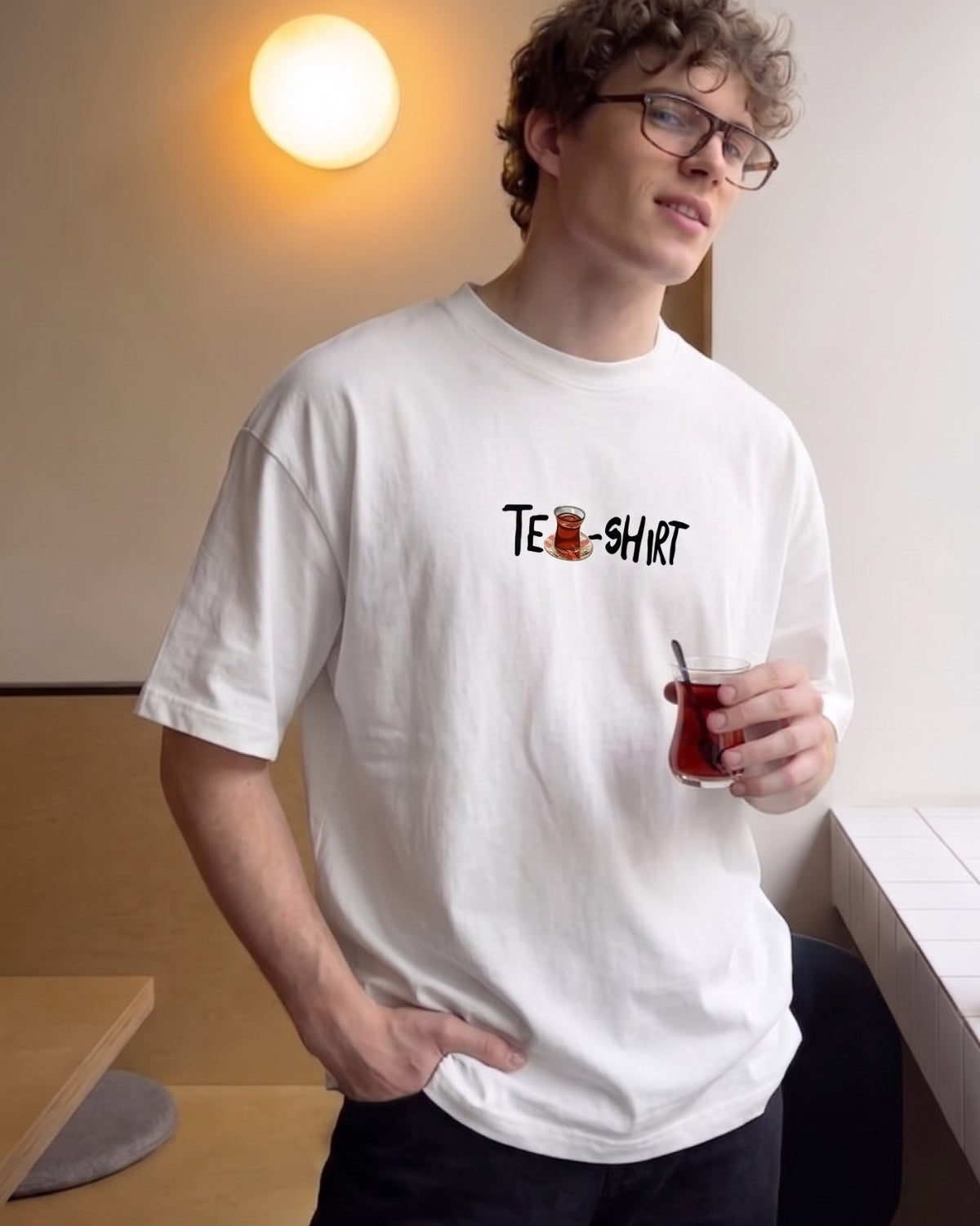 Erkek Oversize Tişört Tea-Shirt Baskılı Beyaz – Bisiklet Yaka, Rahat Kalıp, %100 Pamuk