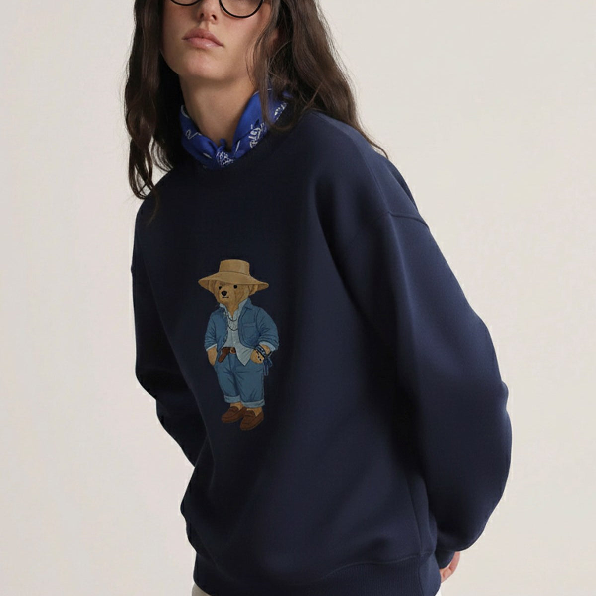 Kadın Oversize Sweatshirt Ranch Bear Baskılı Lacivert – Bisiklet Yaka, 3 İplik Şardonlu Polar