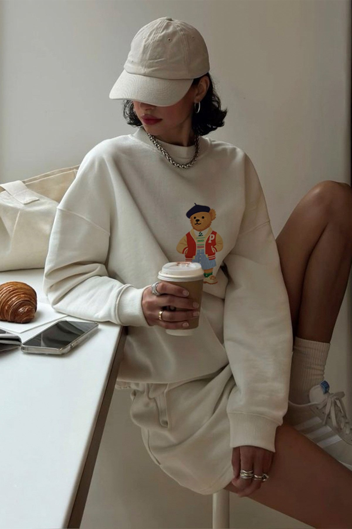 Kadın Oversize Sweatshirt Campus Bear Baskılı Beyaz – Bisiklet Yaka, 3 İplik Şardonlu Polar