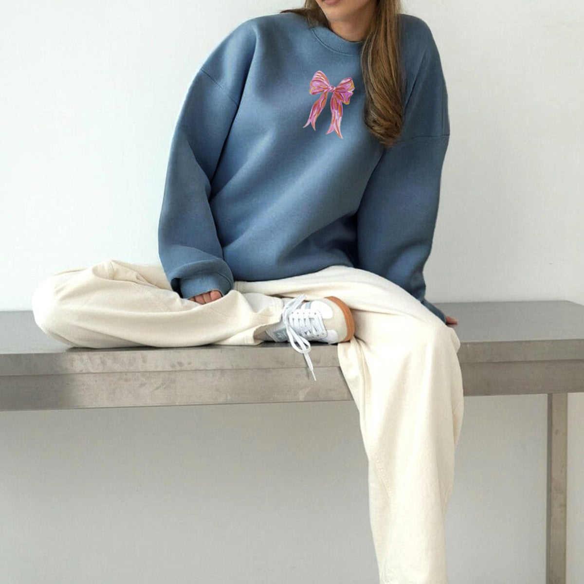 Kadın Oversize Sweatshirt Pembe Kurdele Baskılı Marine – Bisiklet Yaka, 3 İplik Şardonlu Polar