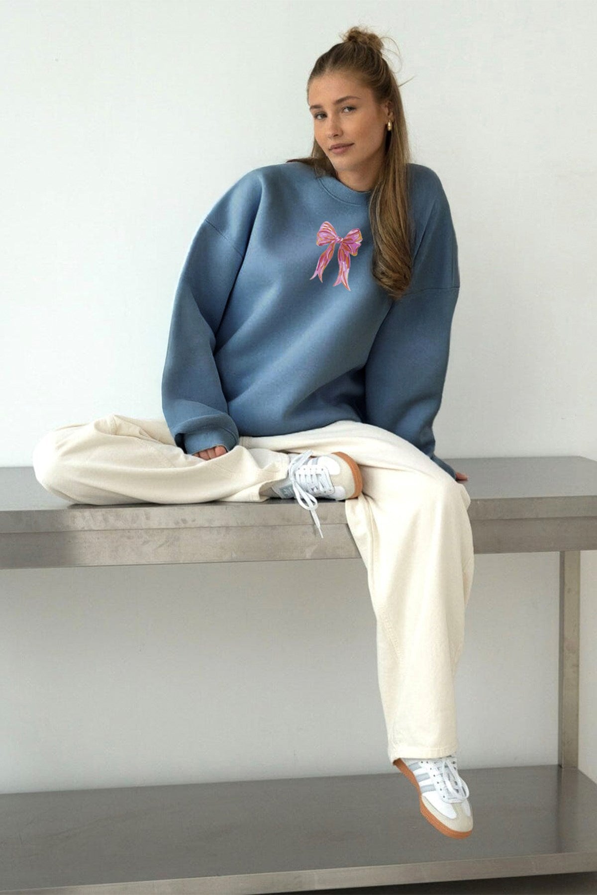 Kadın Oversize Sweatshirt Pembe Kurdele Baskılı Marine – Bisiklet Yaka, 3 İplik Şardonlu Polar