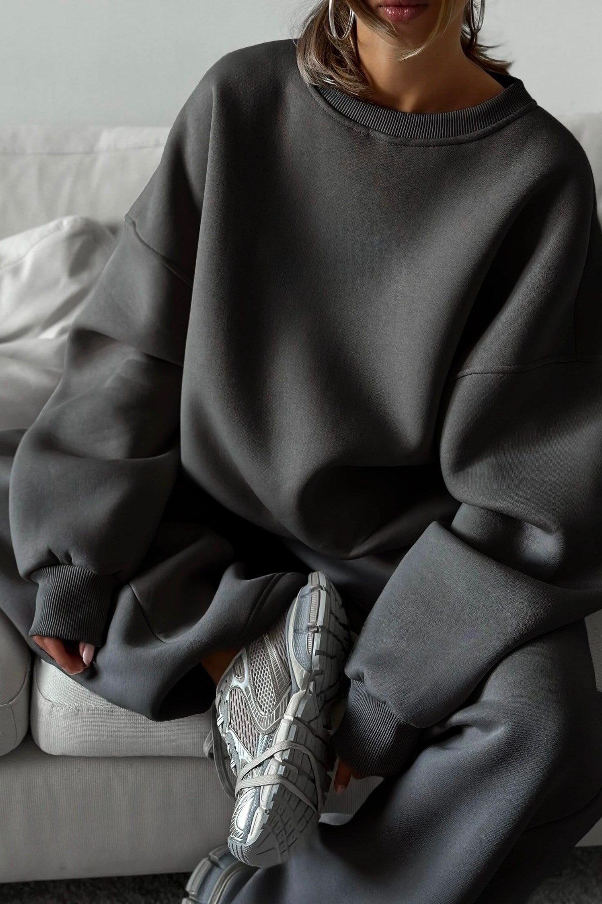 Kadın Oversize Sweat Elbise Eşofman Takımı Basic Füme – Bisiklet Yaka, Lastikli Paça, 3 İplik Polar