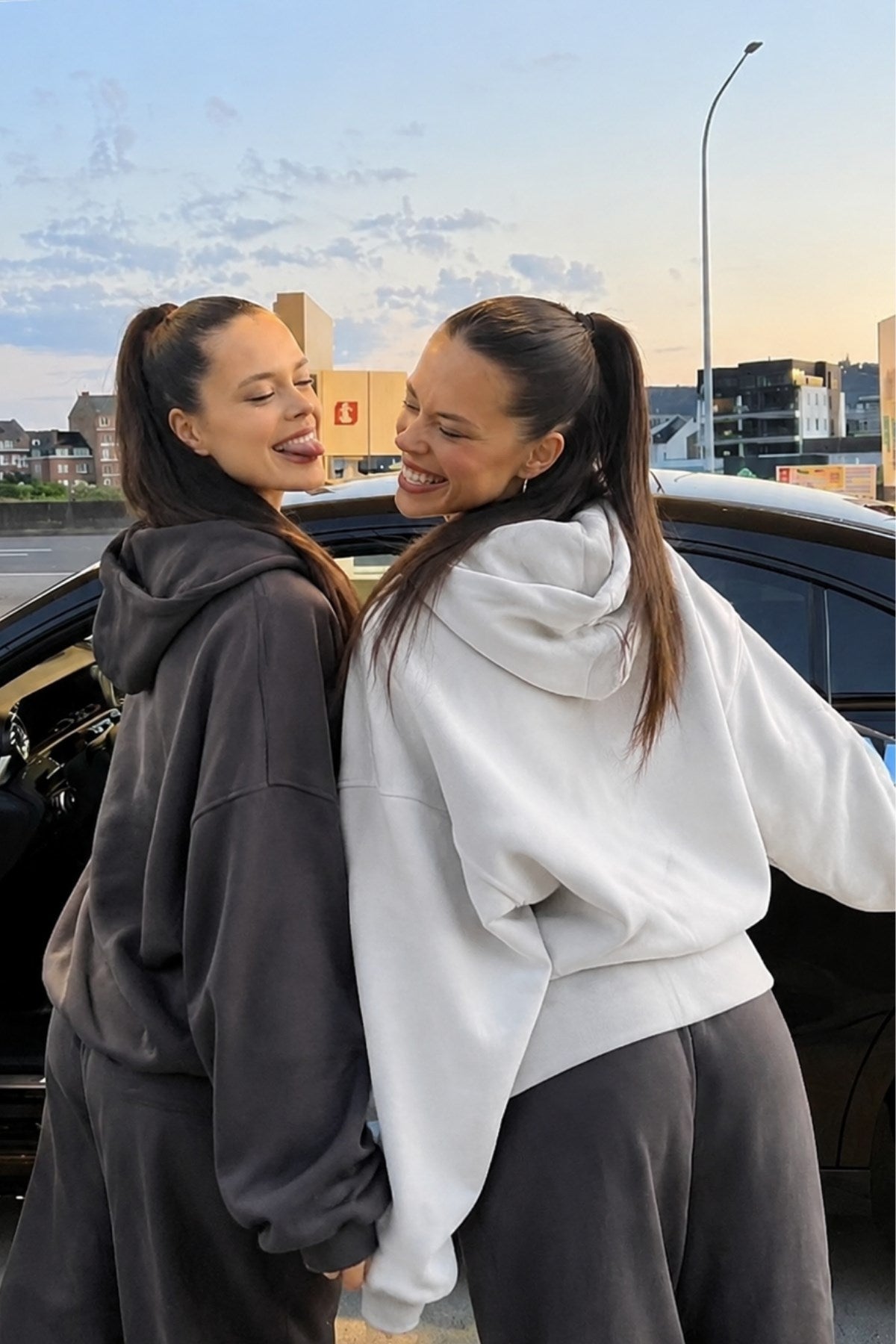 Unisex 2’li Oversize Basic Hoodie Beyaz & Füme – Kapüşonlu, Cepli, 3 İplik Şardonlu Polar
