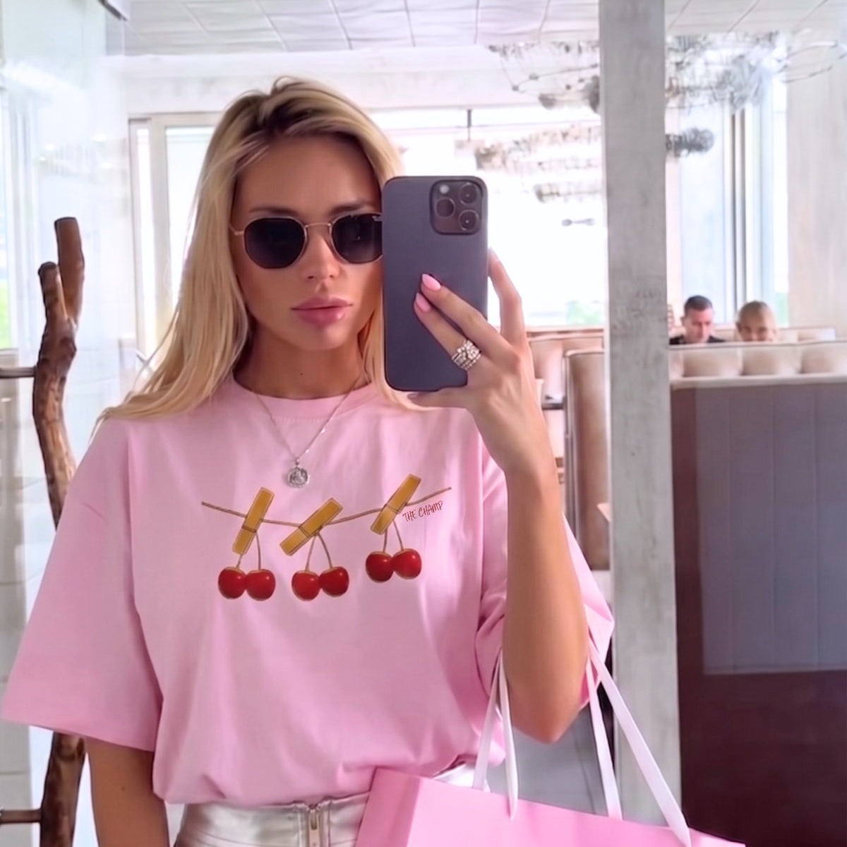 Kadın Oversize Tişört Cherry Mood Baskılı Pembe – Bisiklet Yaka, Rahat Kalıp, %100 Pamuk