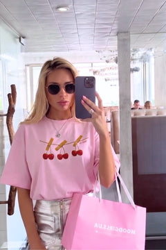 Kadın Oversize Tişört Cherry Mood Baskılı Pembe – Bisiklet Yaka, Rahat Kalıp, %100 Pamuk