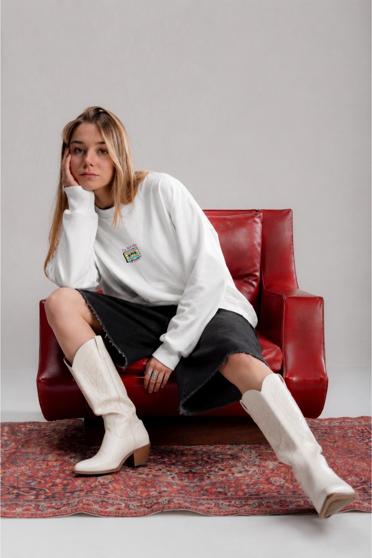 Kadın Oversize Sweatshirt Retro Kaset Baskılı Beyaz – Bisiklet Yaka, 3 İplik Şardonlu Polar