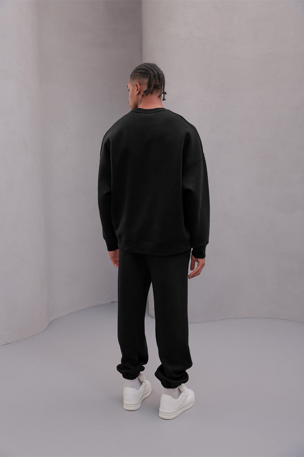 Erkek Oversize Eşofman Takımı Basic Siyah – Bisiklet Yaka, Lastikli Paça, 3 İplik Şardonlu