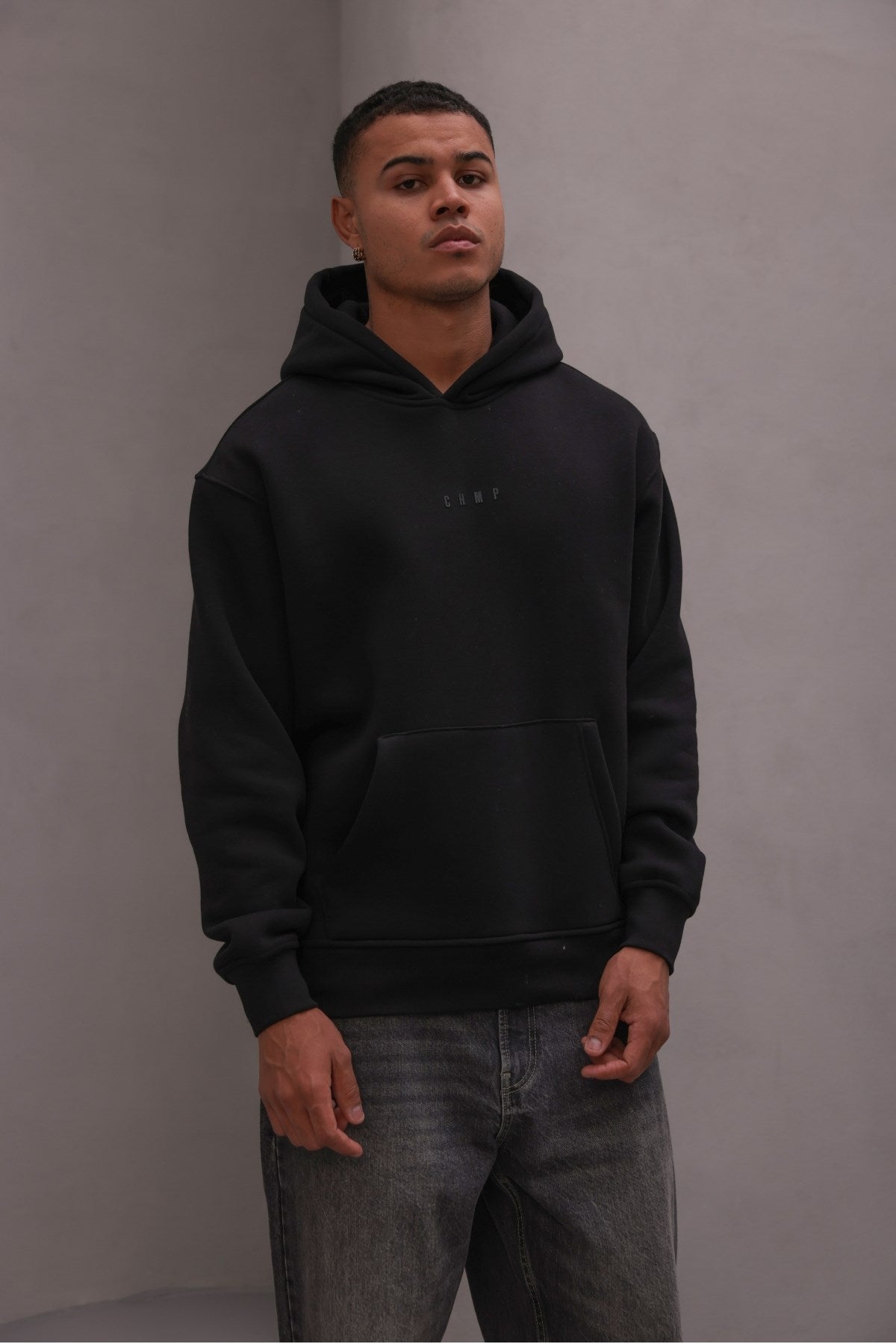 Erkek Oversize Sweatshirt Hoodie CHMP Yazlı Baskılı Siyah – Kapüşonlu, 3 İplik Polar, Kanguru Cepli