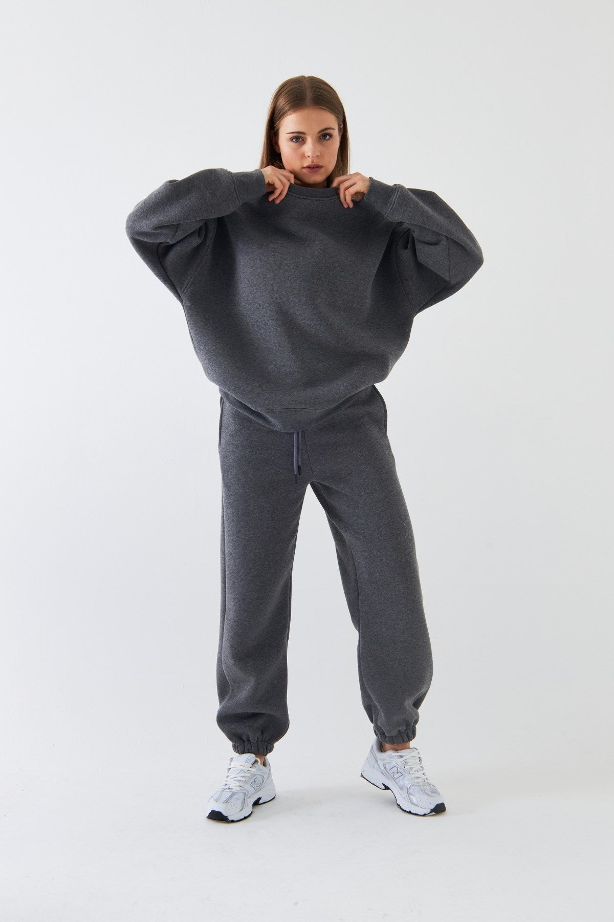 Unisex Oversize Eşofman Takımı Basic Füme Melanj – Bisiklet Yaka, Lastikli Paça, 3 İplik Polar