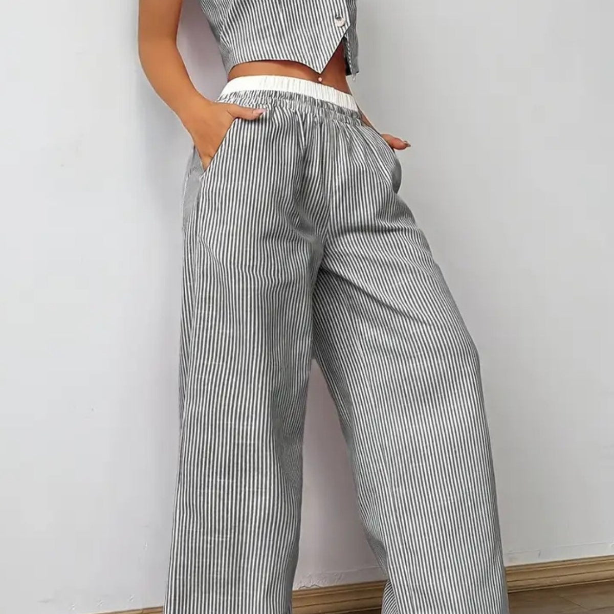 Kadın Çizgili Poplin Dokuma İkili Takım – Düğmeli Crop Yelek & Bol Paça Pantolon Yazlık Rahat Model