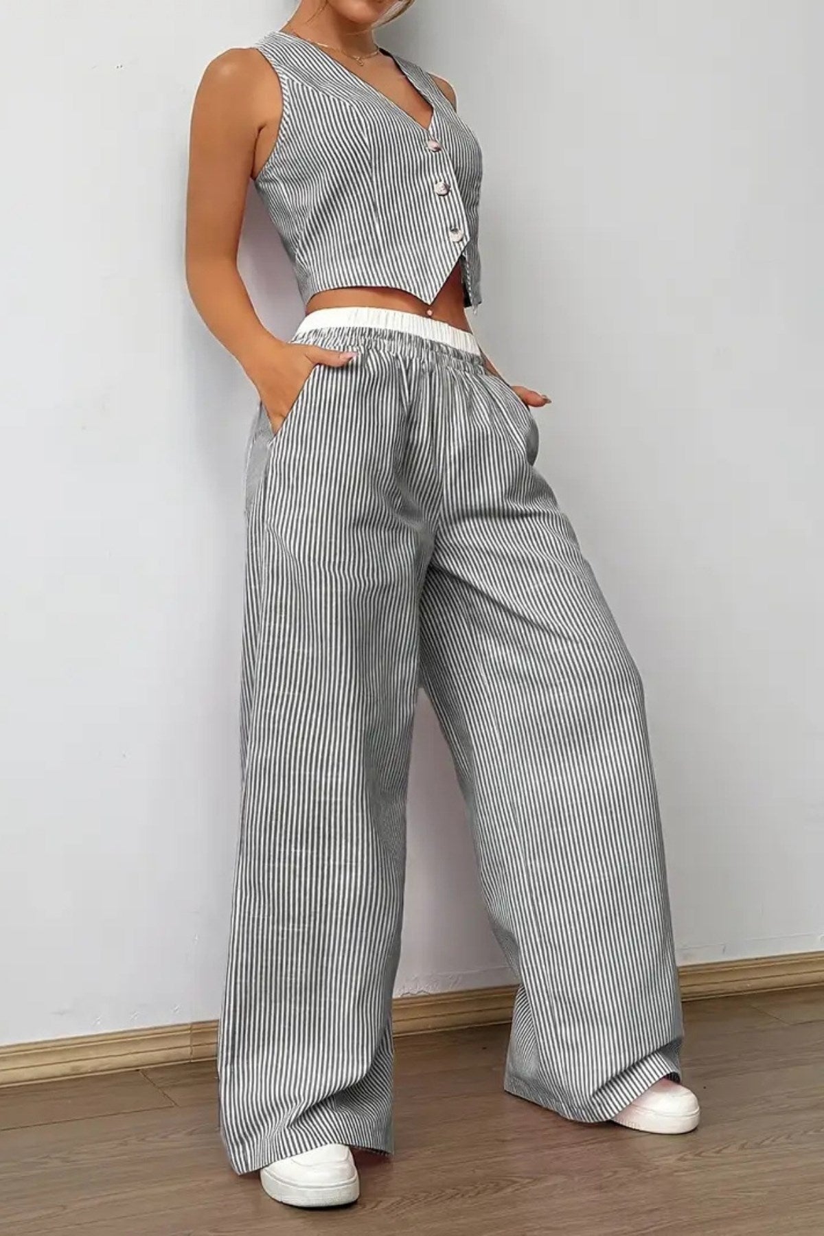 Kadın Çizgili Poplin Dokuma İkili Takım – Düğmeli Crop Yelek & Bol Paça Pantolon Yazlık Rahat Model