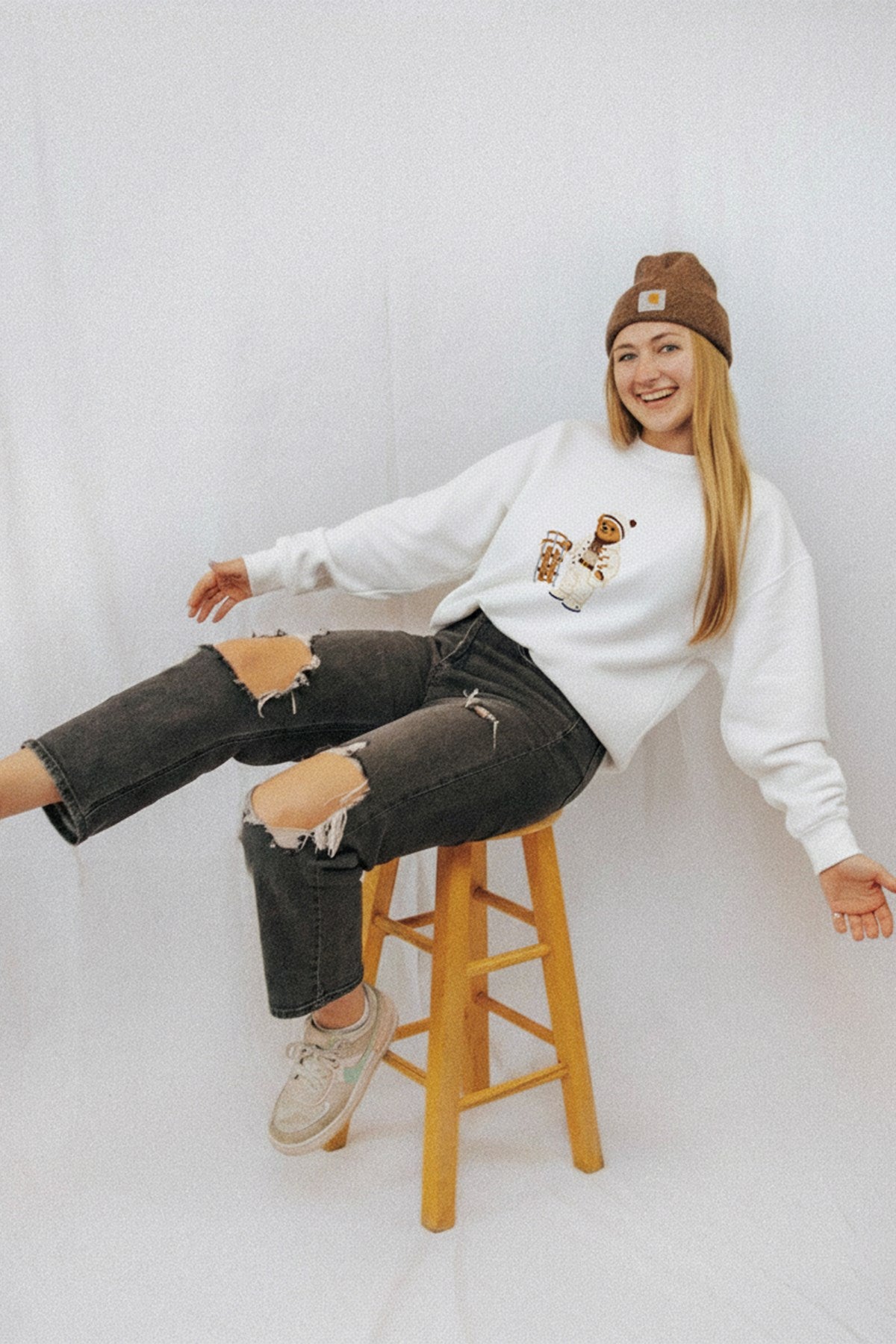 Kadın Oversize Sweatshirt Quiet Club 3D Baskılı Beyaz – Bisiklet Yaka, 3 İplik Şardonlu Polar