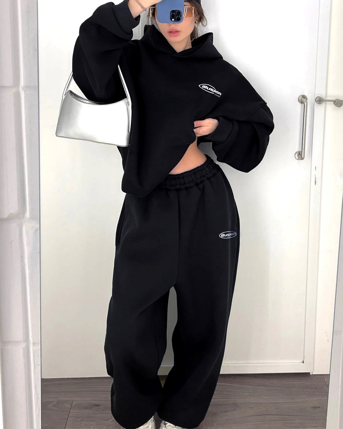 Oversize Unisex Eşofman Takımı Illusion Champ Baskılı Siyah – Kapüşonlu, Lastikli Alt, 3 İplik Polar