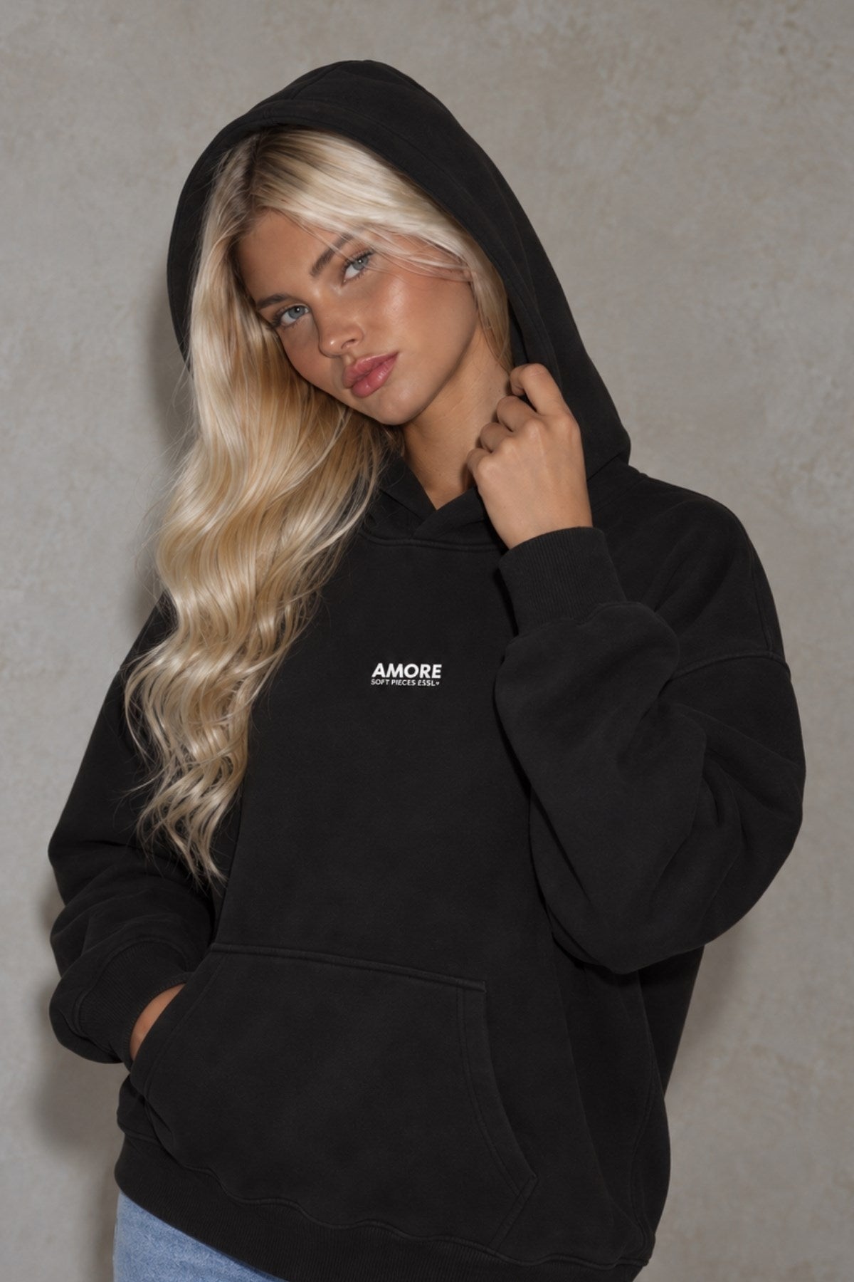 Kadın Oversize Hoodie Amore Baskılı Siyah – Kapüşonlu, Kanguru Cepli, 3 İplik Şardonlu Polar