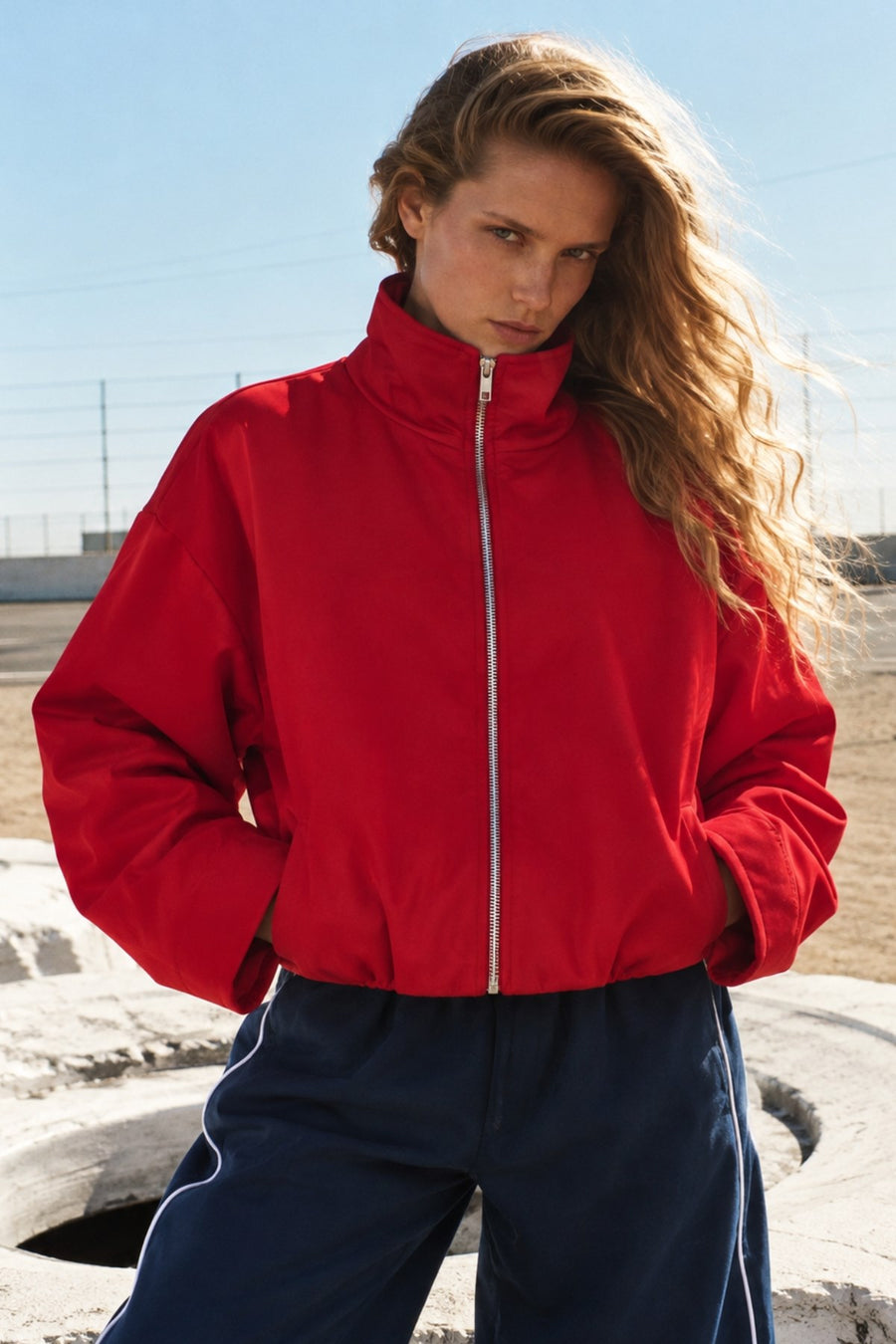 Kadın Vanta Oversize Bomber Ceket Kırmızı – Dik Yaka, Tam Fermuarlı, Gizli Cepli, Elastik Belli