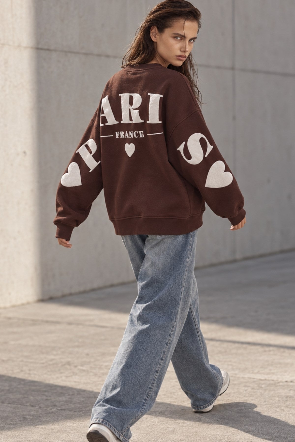 Kadın Oversize Sweatshirt Paris 3D Baskılı Kahverengi – Bisiklet Yaka, Kol ve Sırt Baskılı, 3 İplik