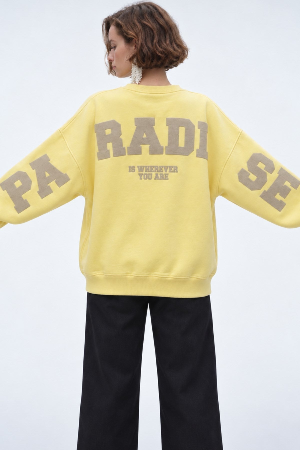 Kadın Oversize Sweatshirt Paradise Varsity Kabartma Baskılı Sarı – Bisiklet Yaka, 3 İplik Şardonlu Polar
