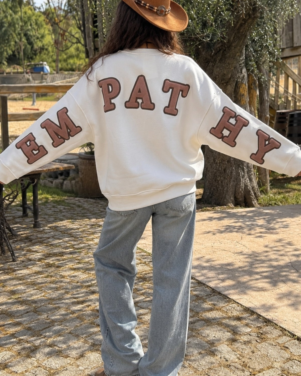 Kadın Oversize Sweatshirt Empathy 3D Baskılı Beyaz – Bisiklet Yaka, 3 İplik Şardonlu Polar