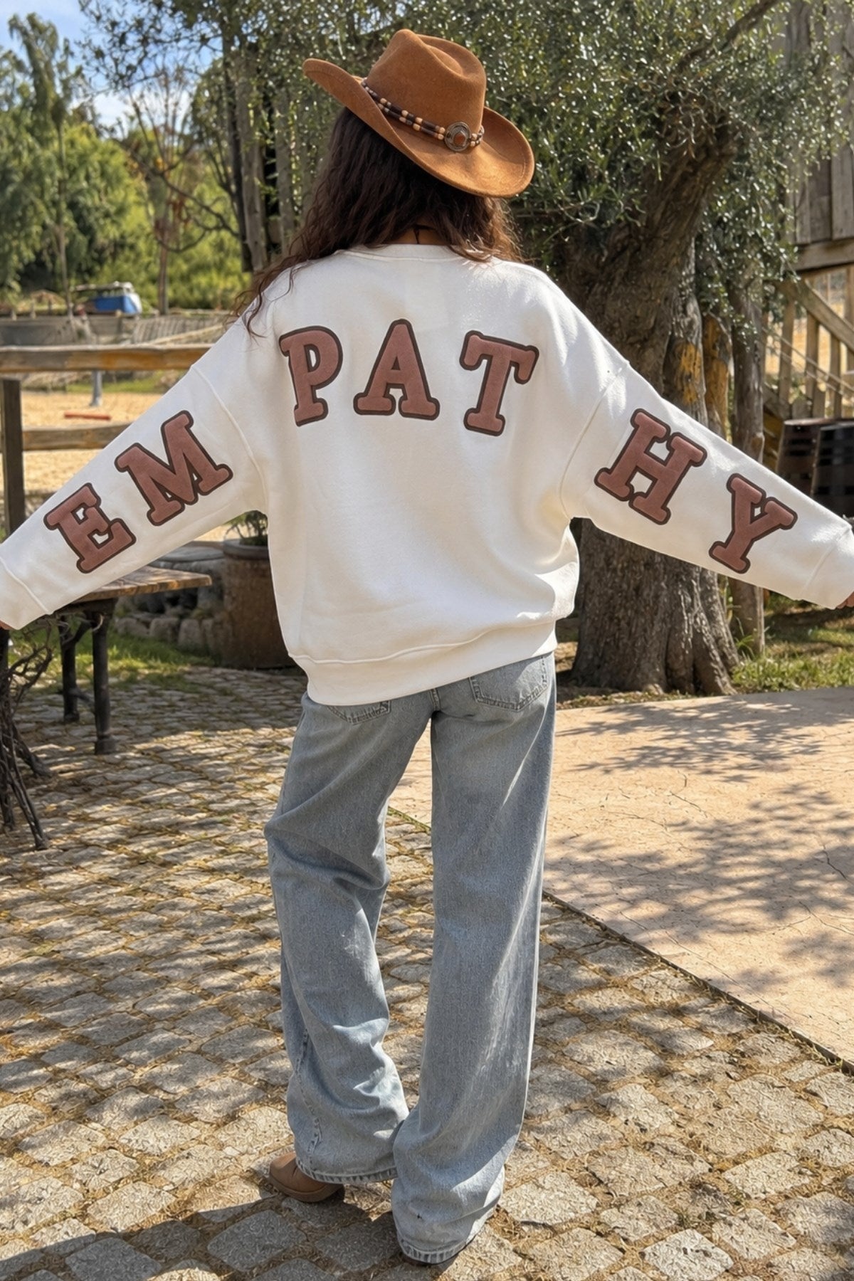 Kadın Oversize Sweatshirt Empathy 3D Baskılı Beyaz – Bisiklet Yaka, 3 İplik Şardonlu Polar