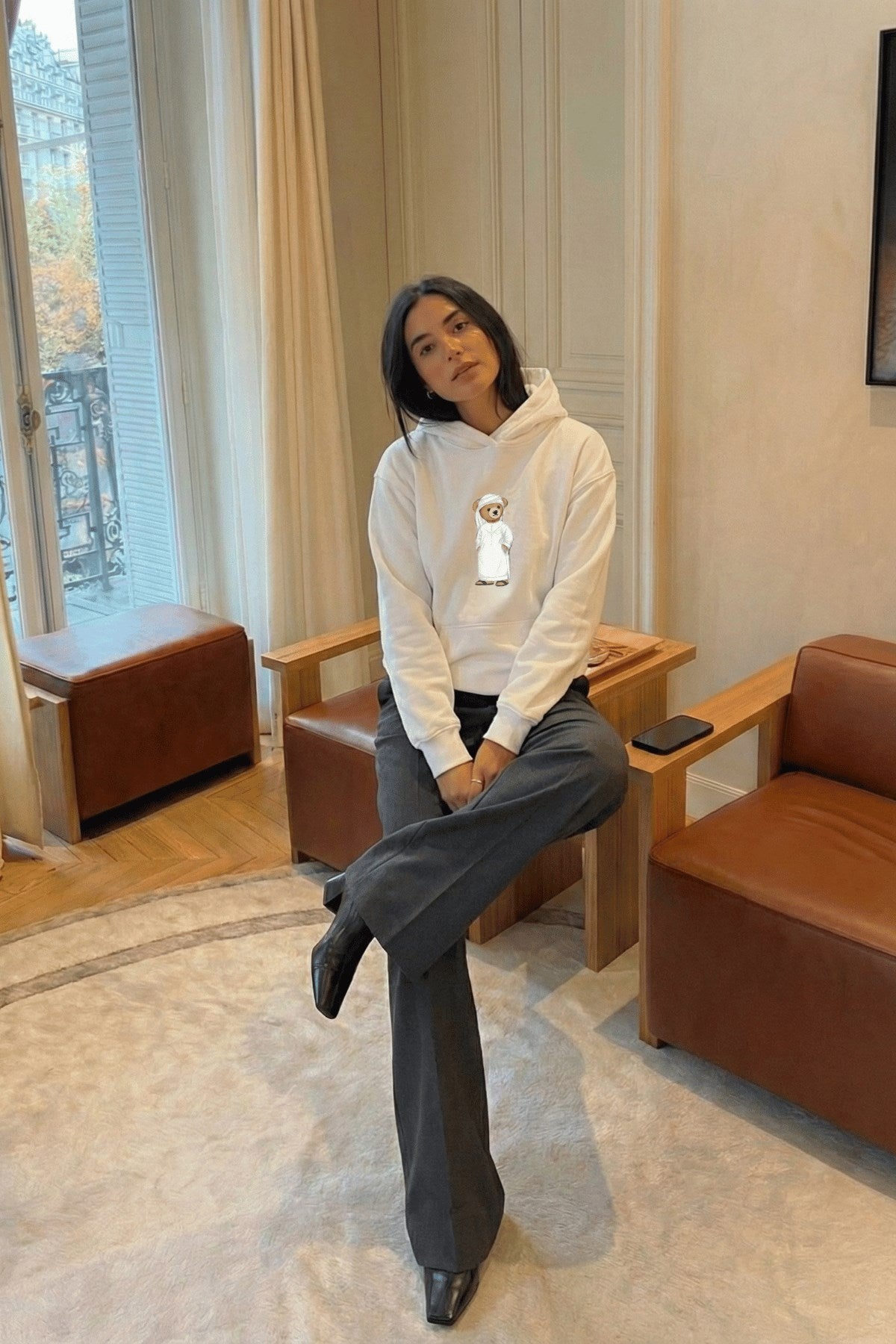sKadın Oversize Sweatshirt Hoodie Emirati Bear Beyaz – Kapüşonlu, 3 İplik Polar, Kanguru Cepli