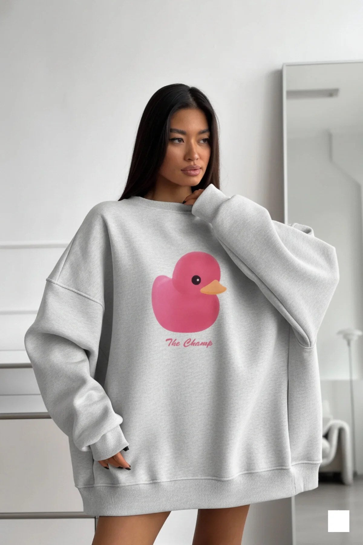 Kadın Gri Melanj Bisiklet Yaka Sweatshirt Elbise– Pembe Ördek Baskılı 3 İplik Şardonlu Oversize