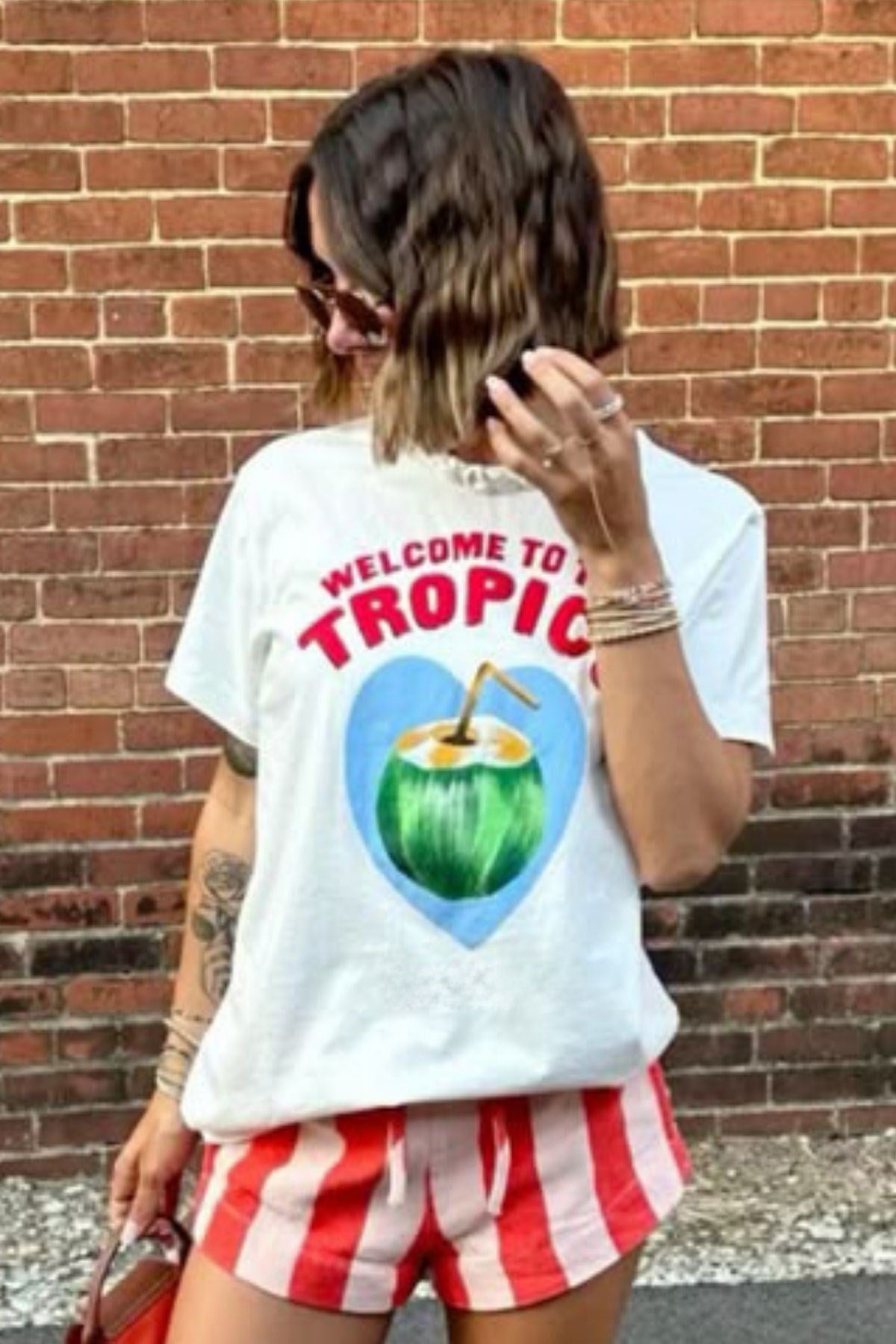 Kadın Beyaz Tişört – Tropikal Hindistan Cevizi Baskılı Welcome to The Tropics Yazlık Oversize