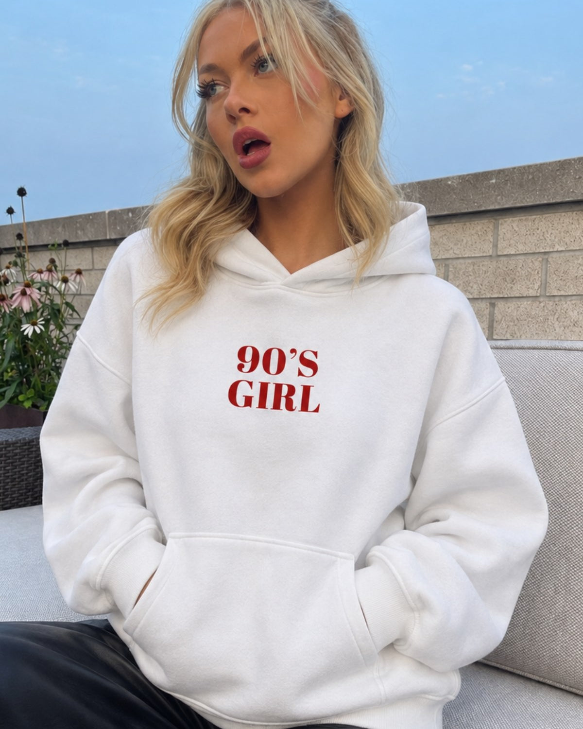 Kadın Oversize Hoodie 90’s Girl Baskılı Beyaz – Kapüşonlu, Kanguru Cepli, 3 İplik Polar