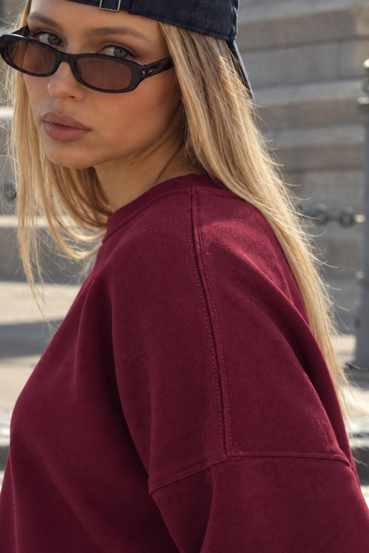 Kadın Relaxed Fit Sweatshirt Basic Bordo – Bisiklet Yaka, 3 İplik Şardonsuz, Düşük Omuz, Geniş Kol