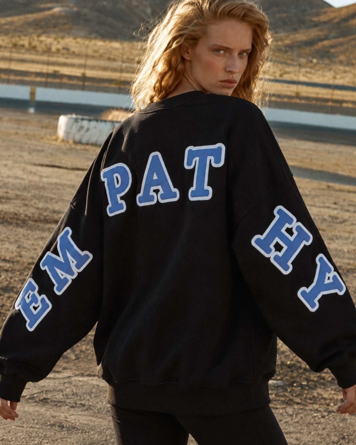 Kadın Oversize Sweatshirt Empathy 3D Baskılı Siyah – Bisiklet Yaka, 3 İplik Şardonlu Polar