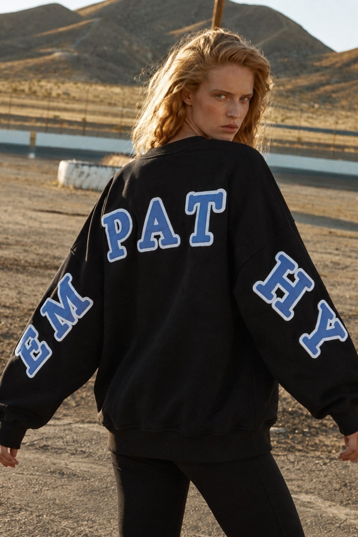 Kadın Oversize Sweatshirt Empathy 3D Baskılı Siyah – Bisiklet Yaka, 3 İplik Şardonlu Polar
