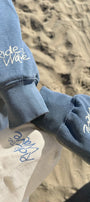 Oversize Unisex Bisiklet Yaka Sweat Kırık Beyaz– 3 İplik Kumaş, Rahat Kalıp, Wildest Dreams Baskılı