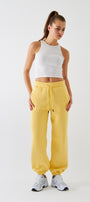 Oversize Unisex Eşofman Altı Sarı – 3 İplik Şardonlu, Paça-Bel Lastikli, Cepli, Modern Rahat Kesim