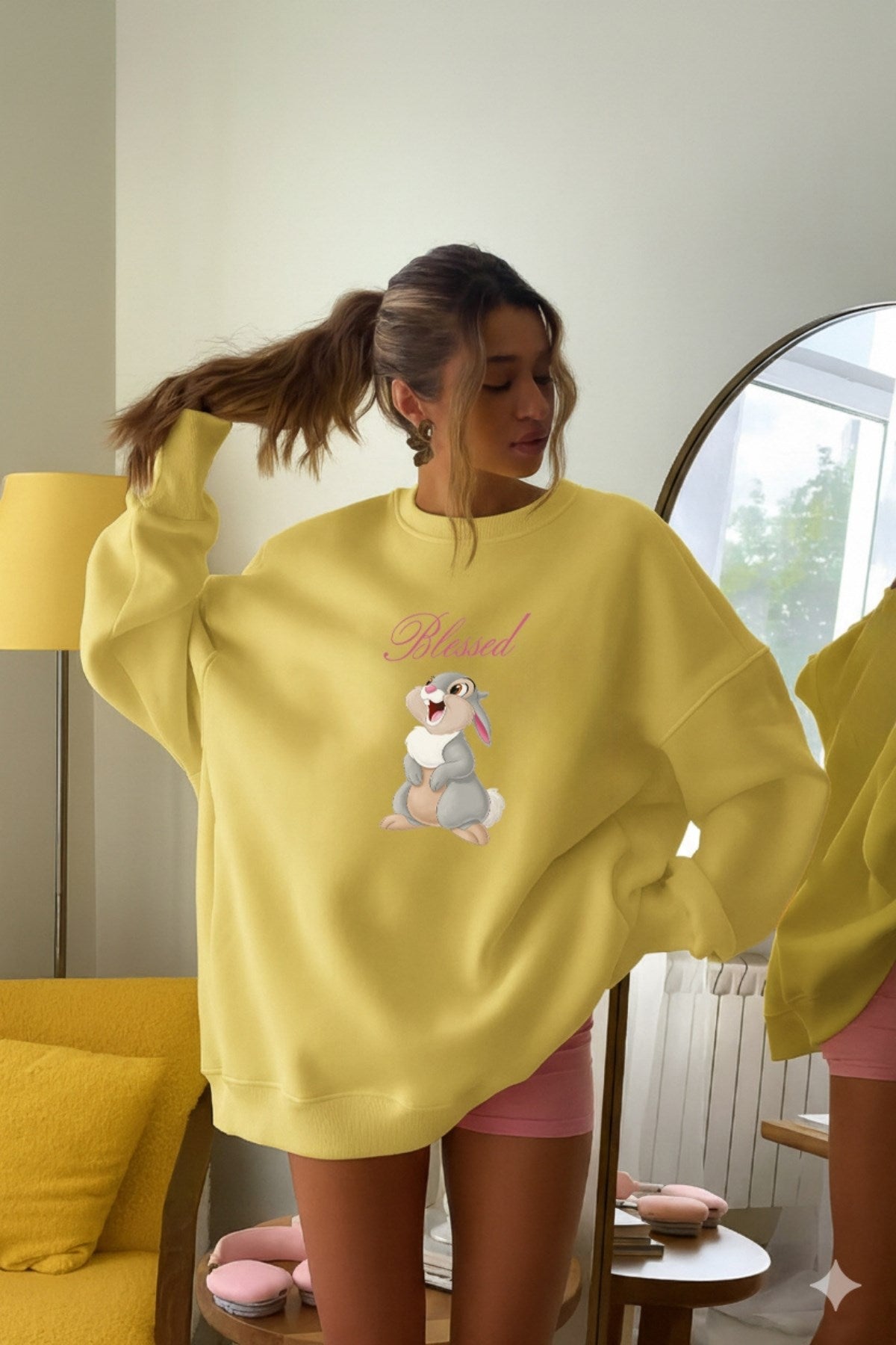 Kadın Oversize Sweatshirt Elbise Blessed Bunny Baskılı Sarı – Bisiklet Yaka, 3 İplik Şardonlu Polar