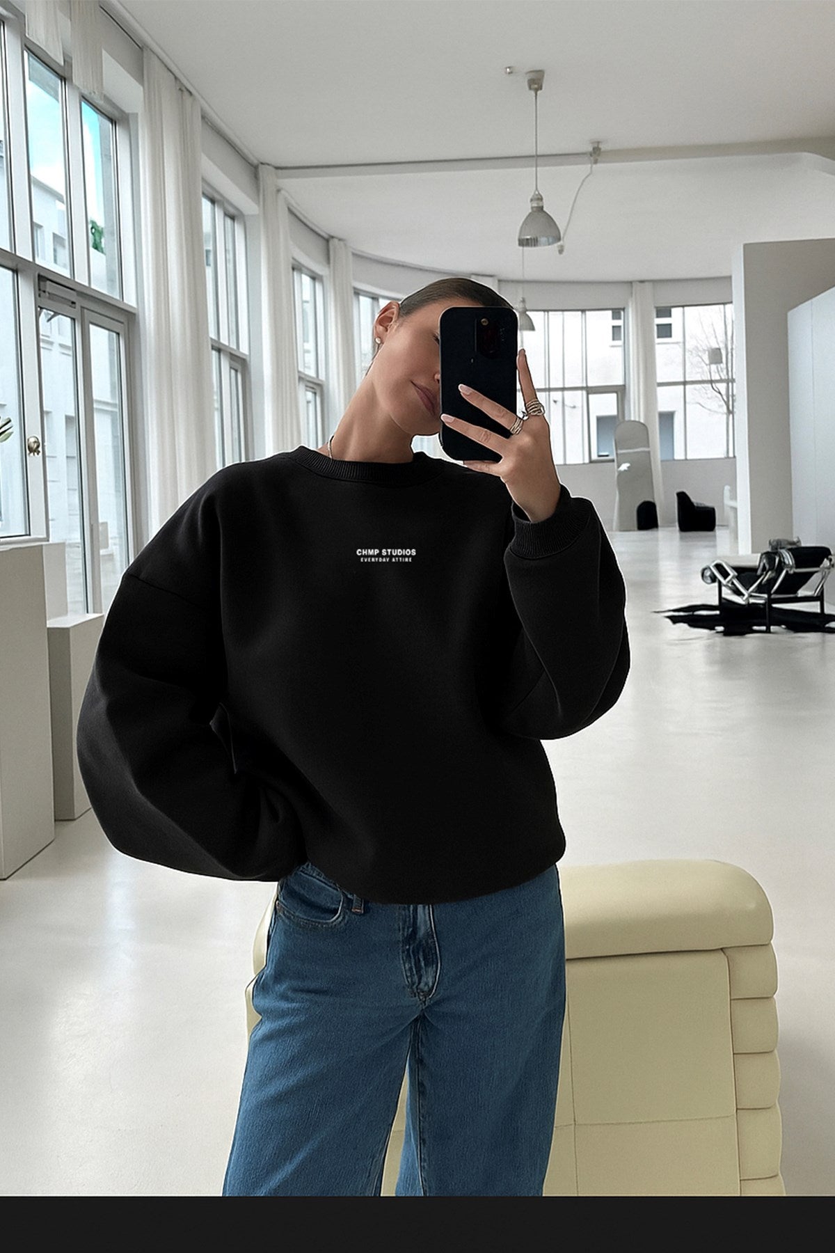 Kadın Oversize Sweatshirt CHMP STUDIOS Siyah – Bisiklet Yaka, 3 İplik Şardounlu Polar