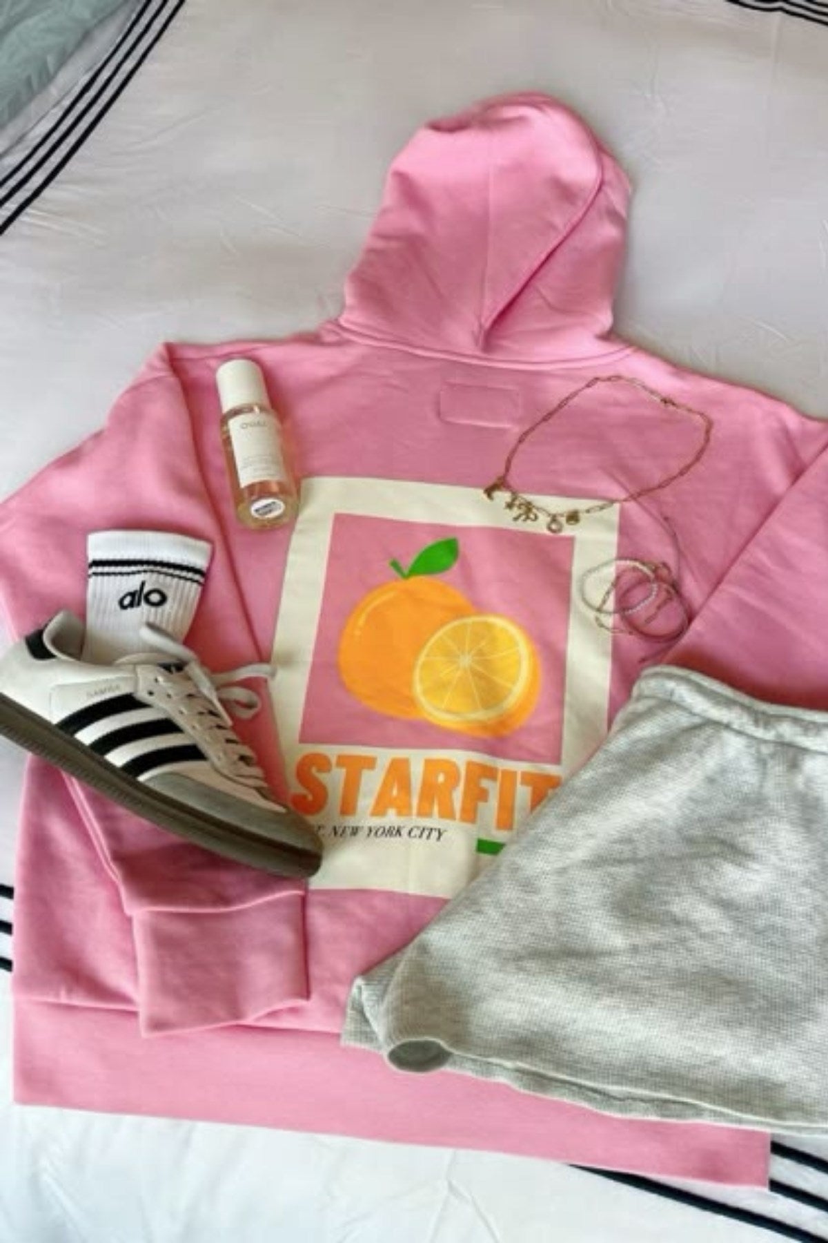 Pembe Oversize Hoodie Pembe – 3 İplik Şardonlu, Kapüşonlu Kanguru Cepli, Sırt Tam Portakal Baskı