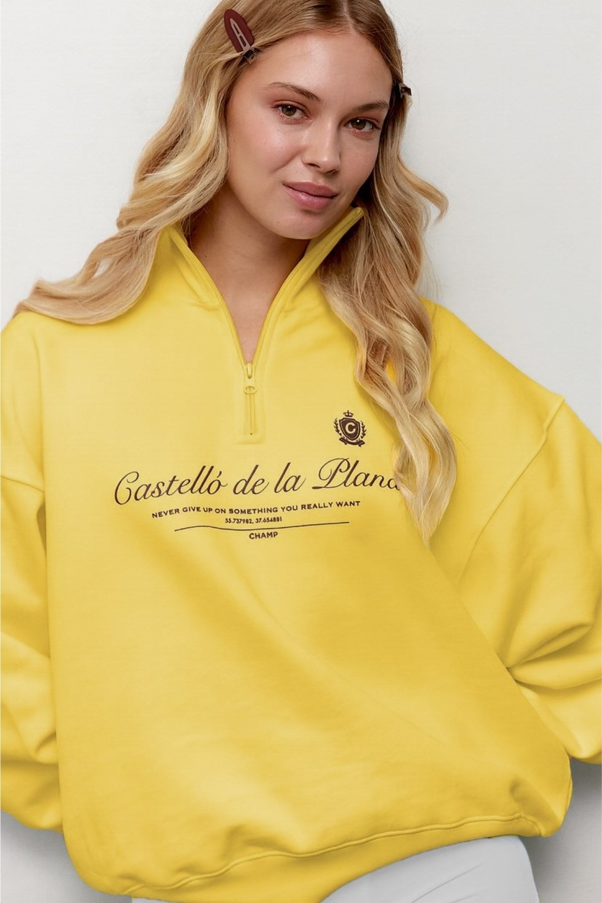 Kadın Oversize Sweatshirt Castelló de la Plana Baskılı Sarı – Yarım Fermuarlı, 3 İplik Polar
