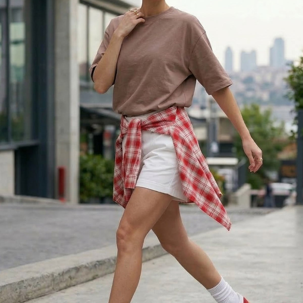 Kadın Oversize Basic Tişört Kahverengi – Bisiklet Yaka, Rahat Kalıp, Yazılık, %100 Pamuk