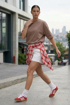 Kadın Oversize Basic Tişört Kahverengi – Bisiklet Yaka, Rahat Kalıp, Yazılık, %100 Pamuk