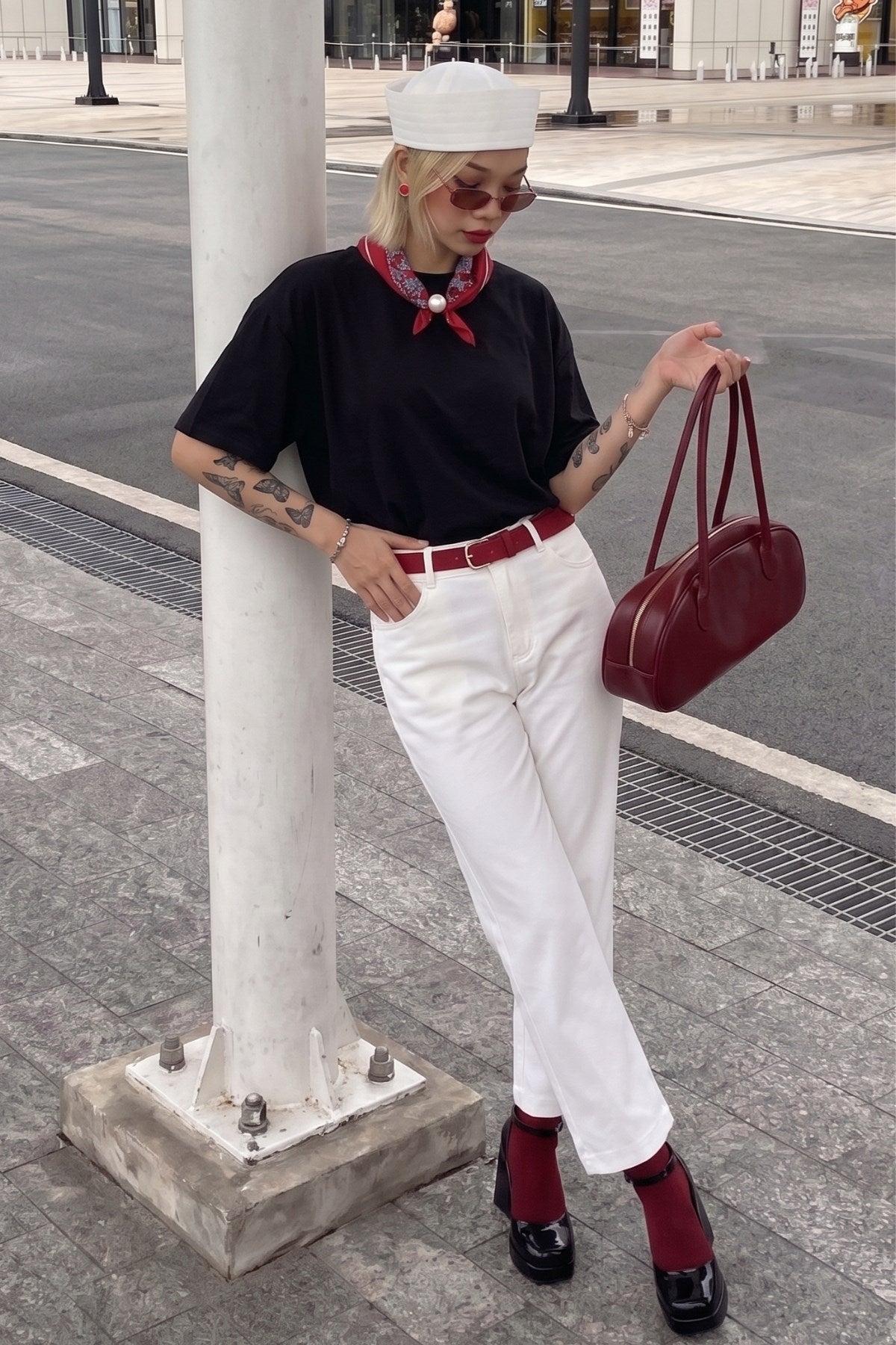 Kadın Oversize Tişört Ruby Scarf Mıknatıslı Fular Aksesuarlı Siyah – Rahat Kalıp, %100 Pamuk