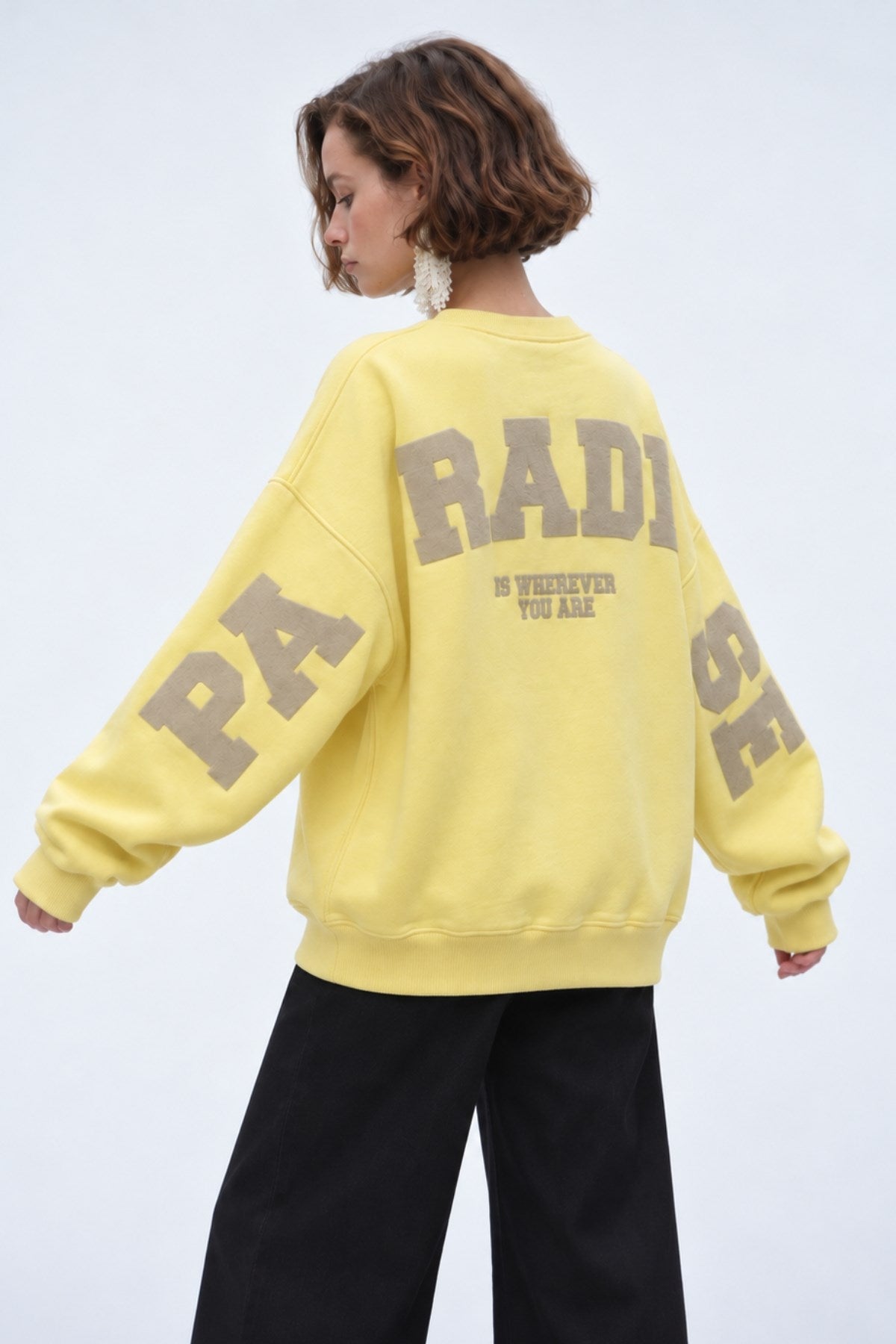 Kadın Oversize Sweatshirt Paradise Varsity Kabartma Baskılı Sarı – Bisiklet Yaka, 3 İplik Şardonlu Polar