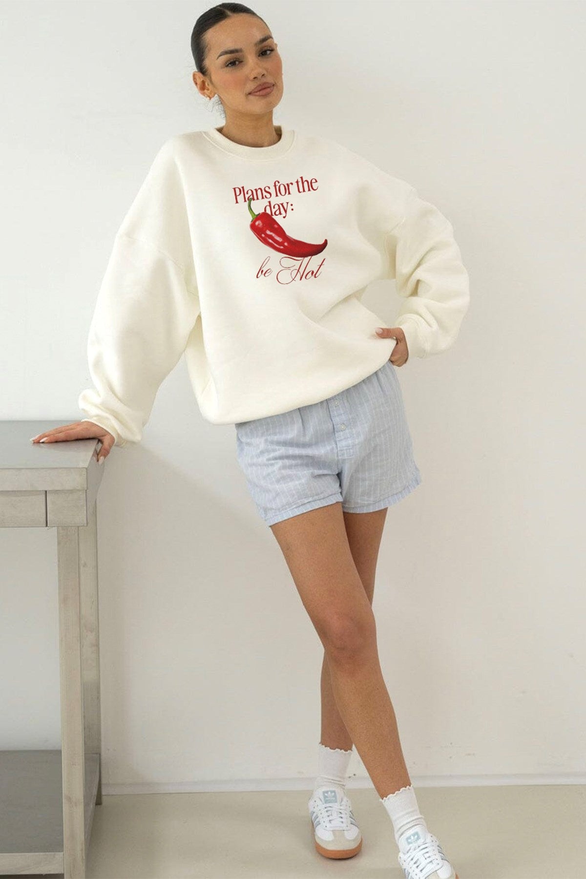 Kadın Oversize Sweatshirt Be Hot Baskılı Beyaz – Bisiklet Yaka, 3 İplik Şardonlu Polar