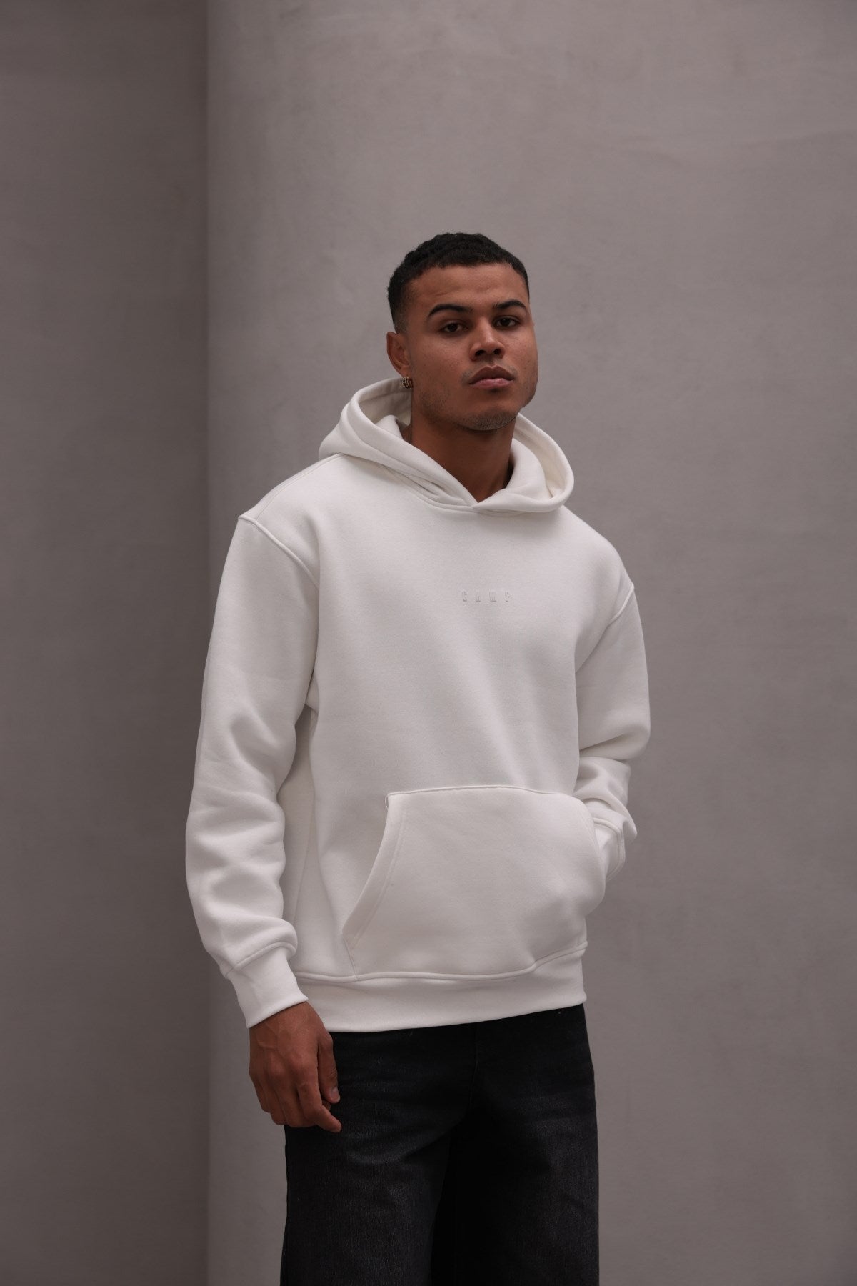 Erkek Oversize Sweatshirt Hoodie CHMP Yazlı Baskılı Beyaz – Kapüşonlu, 3 İplik Polar, Kanguru Cepli